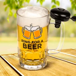Bierkrug mit Klingel