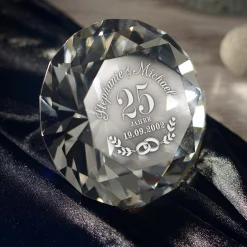 Diamant Kristall mit Gravur zur Silberhochzeit und Ring Displayständer Silber