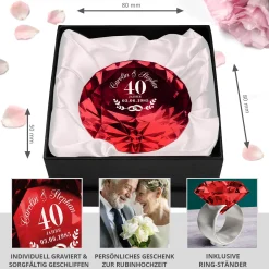 Diamant Kristall Rot mit Gravur zur Rubinhochzeit und Ring Displayständer Silber