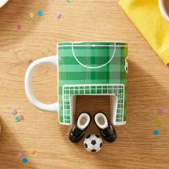 Fußball Tasse mit Fingerschuhen und Ball