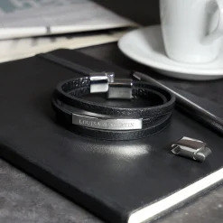 Gewickeltes Lederarmband schwarz - Zwei Namen