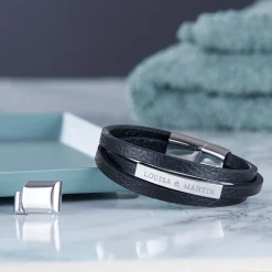 Gewickeltes Lederarmband schwarz - Zwei Namen