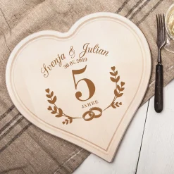 Graviertes Holzherz - Hölzerne Hochzeit