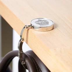 Handtaschenhalter mit Krone und Initialen Gravur