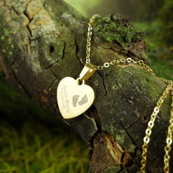Herzanhänger Gold graviert mit Kette - Babyfüße