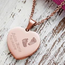 Herzanhänger Rosegold graviert mit Kette - Babyfüße