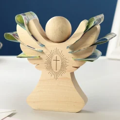 Holzengel mit Gravur - Kreuz