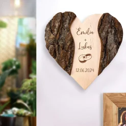 Holzherz mit Rinde zur Hochzeit - Ringe