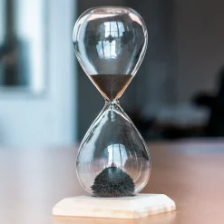 Magische Sanduhr mit Holz Sockel