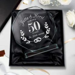 Personalisierter Glaspokal mit Facettenschliff zur Goldhochzeit - 50 Jahre