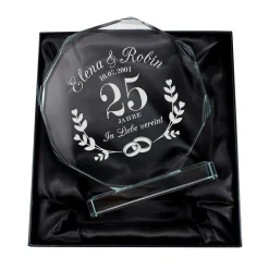 Personalisierter Glaspokal mit Facettenschliff zur Silberhochzeit - 25 Jahre