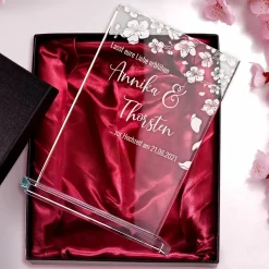 Personalisierter Glaspokal zur Hochzeit - Blühende Liebe