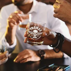 Personalisiertes Whiskyglas - Living Legend Totenkopf