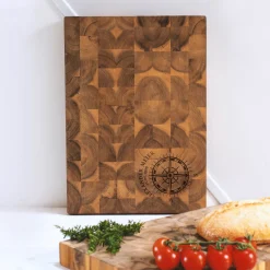Premium Stirnholz Schneideblock Akazie mit Kompass Gravur