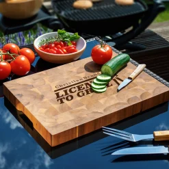 Premium Stirnholz Schneideblock Akazie mit Licence to Grill Gravur