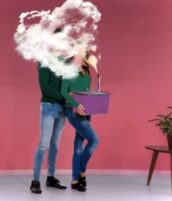 Romantischer Fallschirmsprung durch Wolke 7