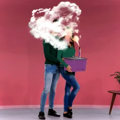 Romantischer Fallschirmsprung durch Wolke 7