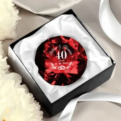 Roter Diamant Kristall mit Gravur zur Rubinhochzeit