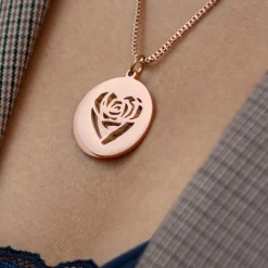 Runder Kettenanhänger Rosegold - Rosenherz und Namen