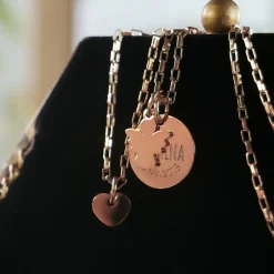 Runder Kettenanhänger Rosegold mit Charms - Name