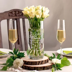 Runde Vase mit Gravur - Blumenherz für Mama