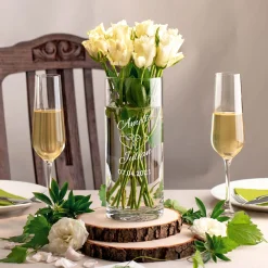 Runde Vase zur Hochzeit - Herzen Gravur