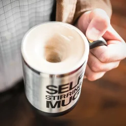Selbst umrührender Becher
