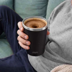Selbst umrührender Becher To Go mit Deckel