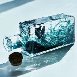 Unsinkbares Piratenschiff in der Flasche
