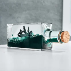 Unsinkbares Piratenschiff in der Flasche