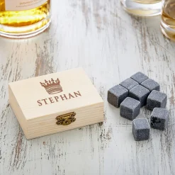 Whisky Steine in Holzkiste mit Gravur - König Krone
